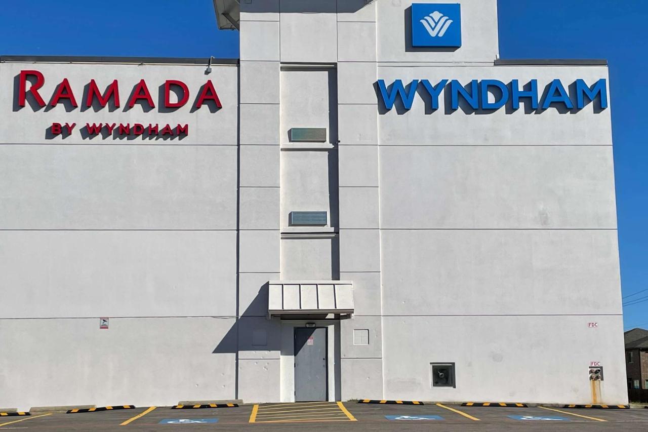 Ramada By Wyndham Dfw Airport Hotel Irving Exterior photo