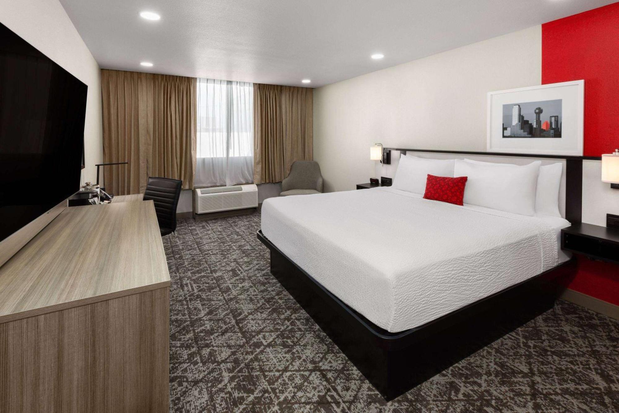 Ramada By Wyndham Dfw Airport Hotel Irving Exterior photo