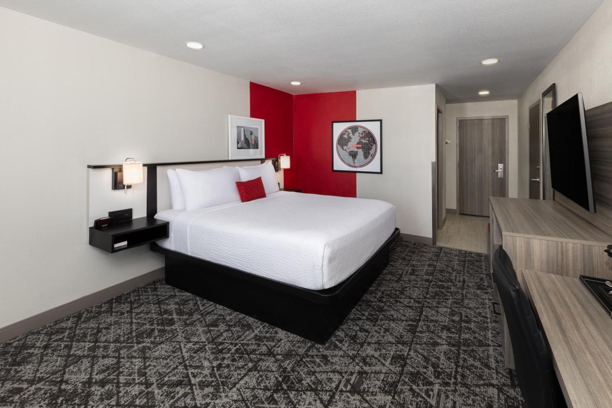 Ramada By Wyndham Dfw Airport Hotel Irving Exterior photo